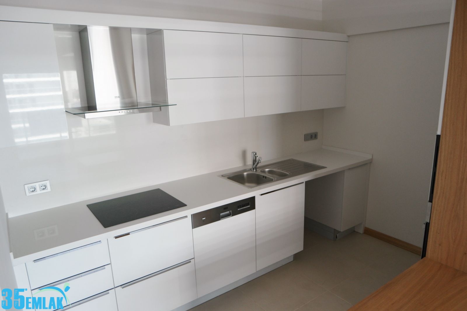 35 EMLAK'tan Mavişehir MODERN 4 sitesinde 76m2 net 2+1 dairede yaşamak istermisiniz?   